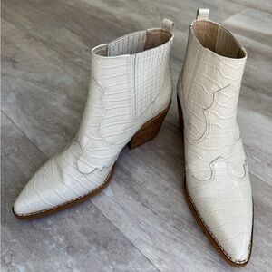 SAM EDELMAN WINONA WHITE BOOTIE